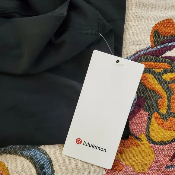 Hawaii Exclusive Black Align Pant, Hard to Get Size 6 - Picture 7 of 7